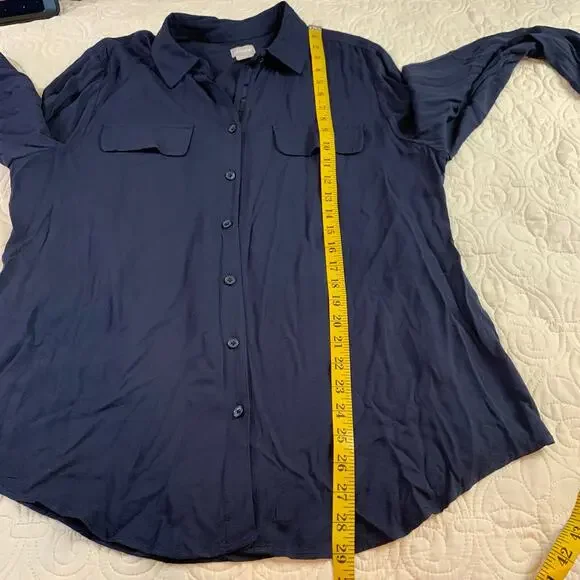 Chico's navy blue button up blouse long sleeves faux pockets 100% rayon 12/14 - Picture 7 of 7